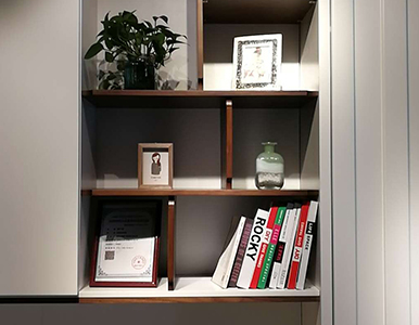 如何能够用收纳五金收拾衣柜问题